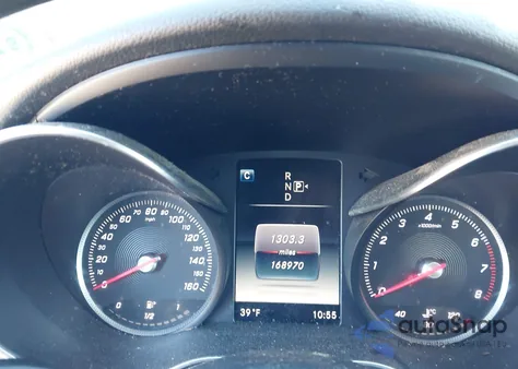 2015 Mercedes-Benz C 300 4Matic из США, поврежденный, VIN 55SWF4KB9FU039645